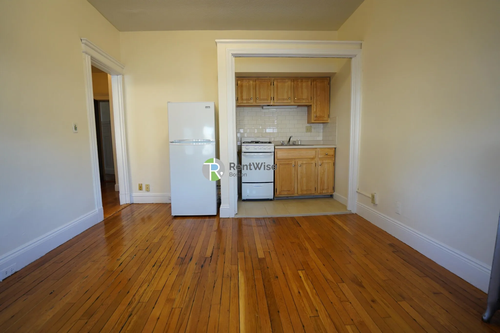 Studio bed, 1 bath apartment for rent at 1160 Commonwealth Ave Unit 12, Allston — photo 2 of 7