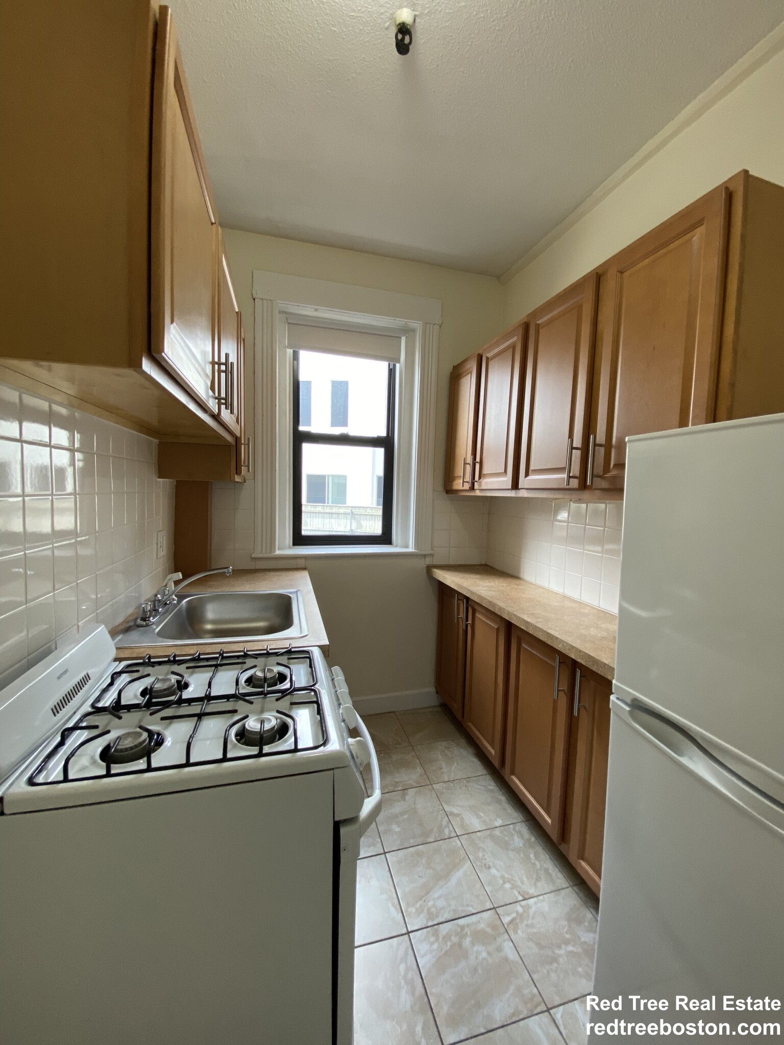 Studio bed, 1 bath apartment for rent at 1160 Commonwealth Ave Unit 15, Allston — photo 5 of 12