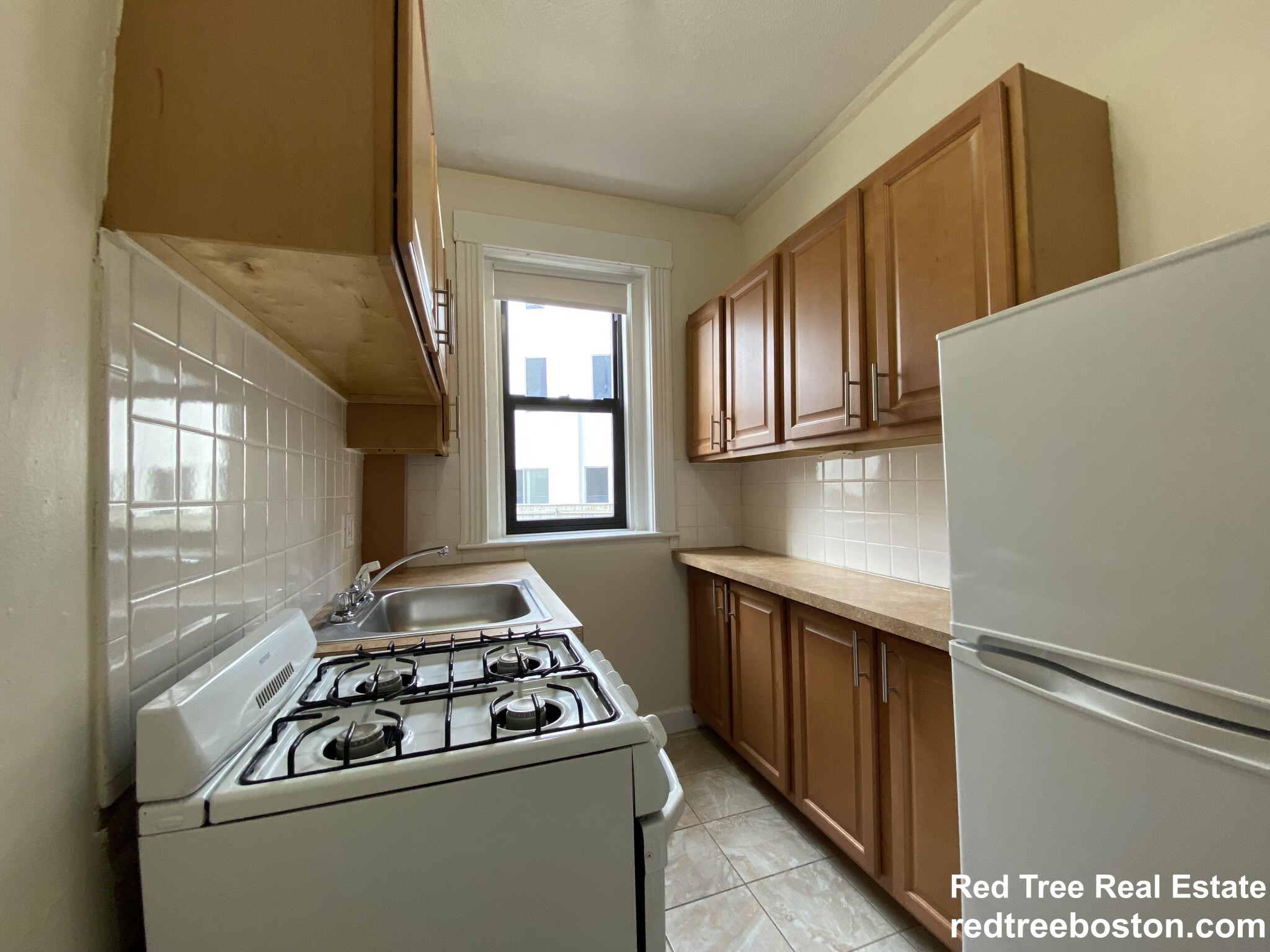 Studio bed, 1 bath apartment for rent at 1160 Commonwealth Ave Unit 15, Allston — photo 4 of 12
