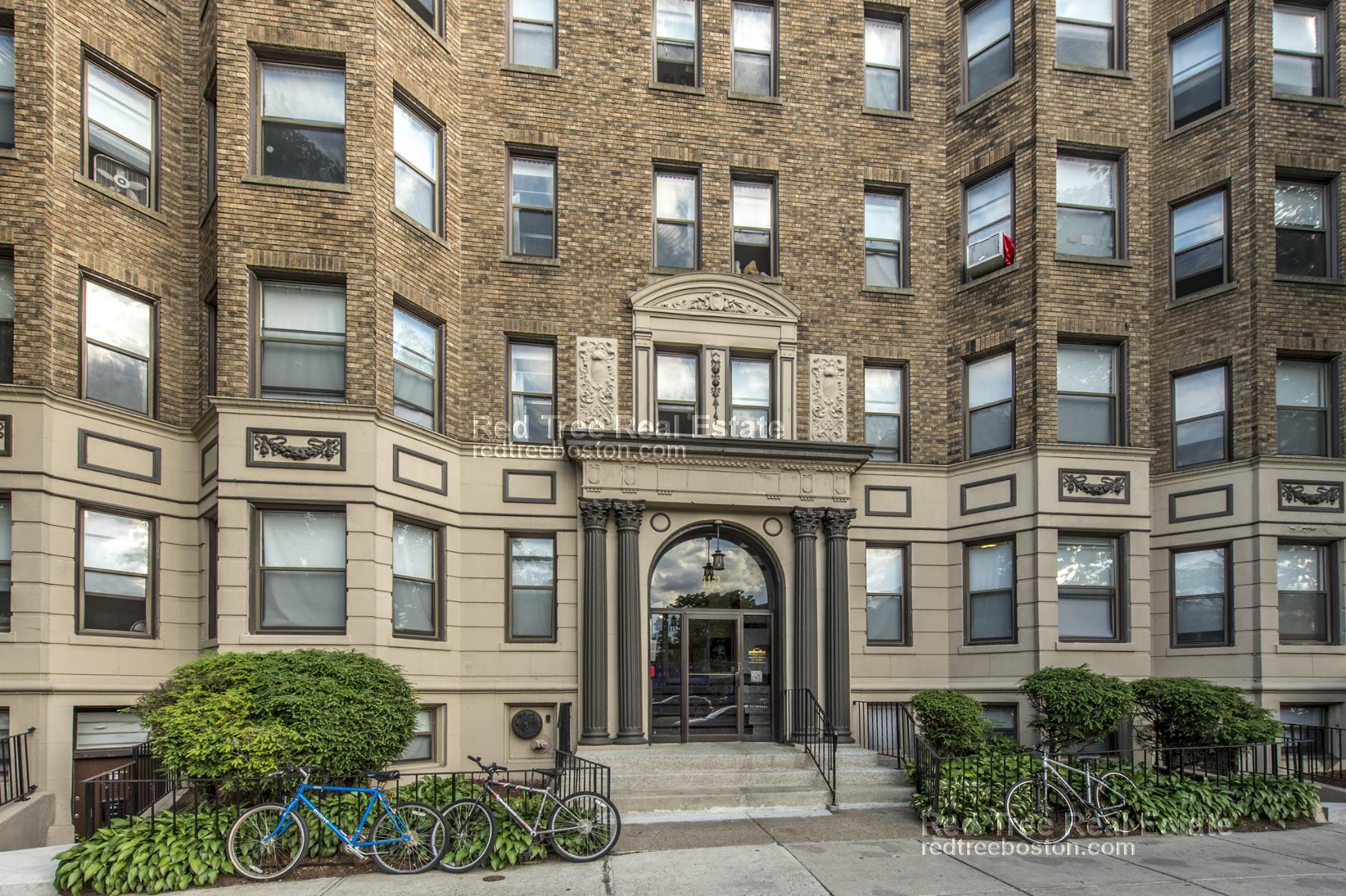 Studio bed, 1 bath apartment for rent at 1160 Commonwealth Ave Unit 17, Allston — photo 11 of 12