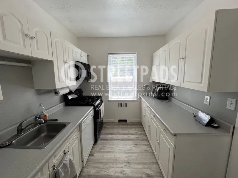 1 bed, 1 bath apartment for rent at 1161 Beacon St Unit 5, Longwood