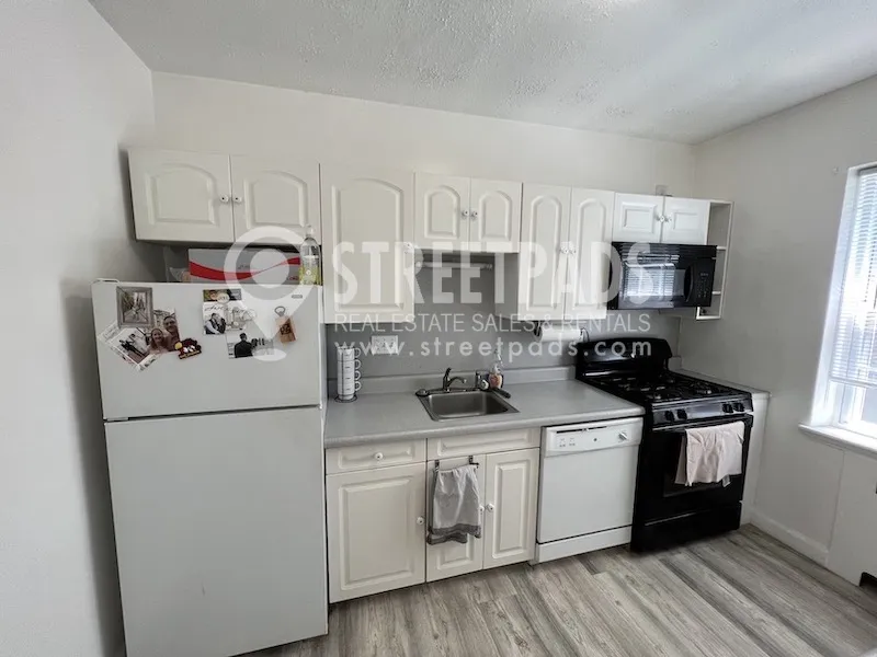 1 bed, 1 bath apartment for rent at 1161 Beacon St Unit 5, Longwood — photo 2 of 15