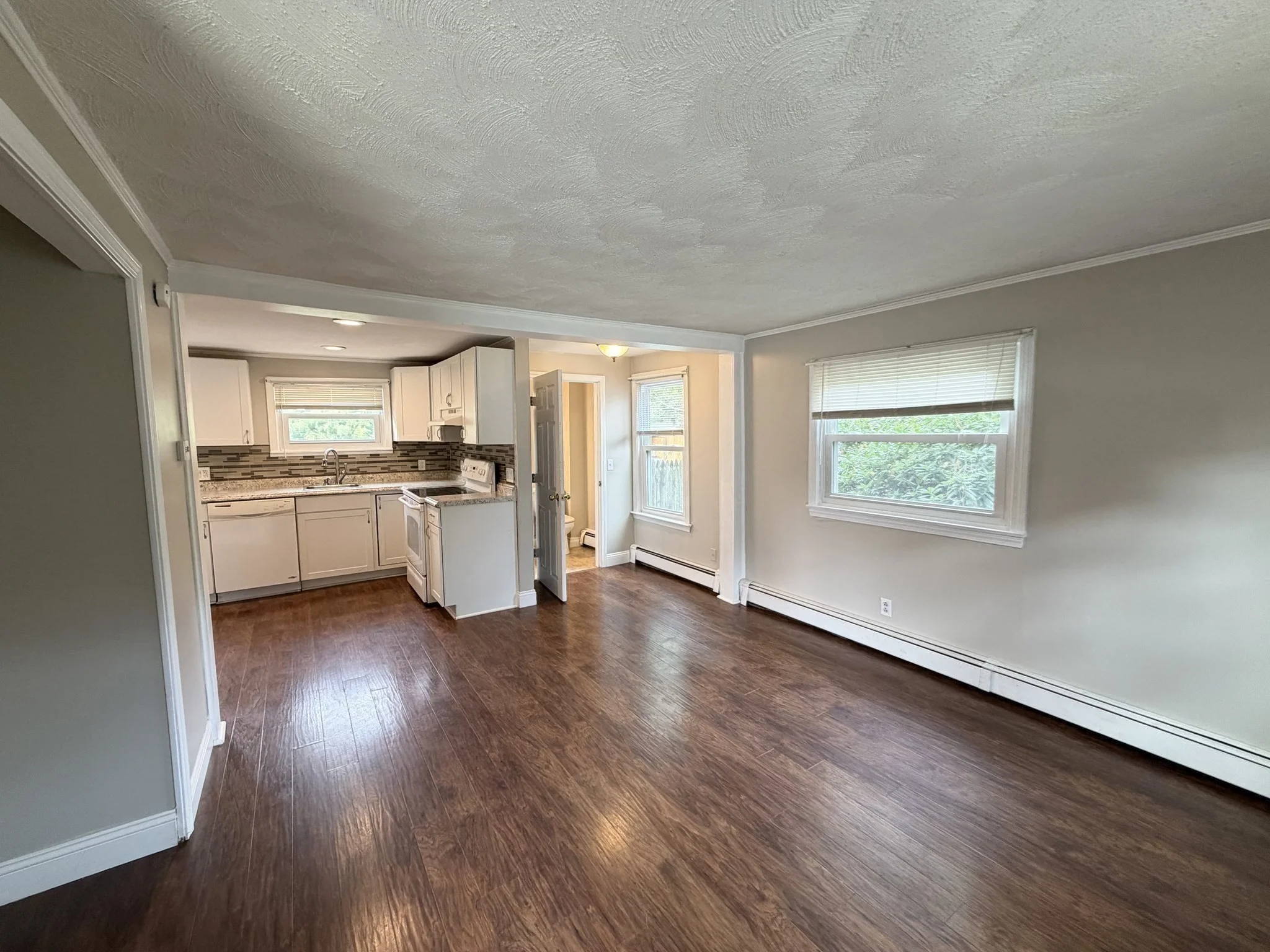2 bed, 1 bath apartment for rent at 1161 Oakhill Ave Unit B, Attleboro — photo 4 of 19