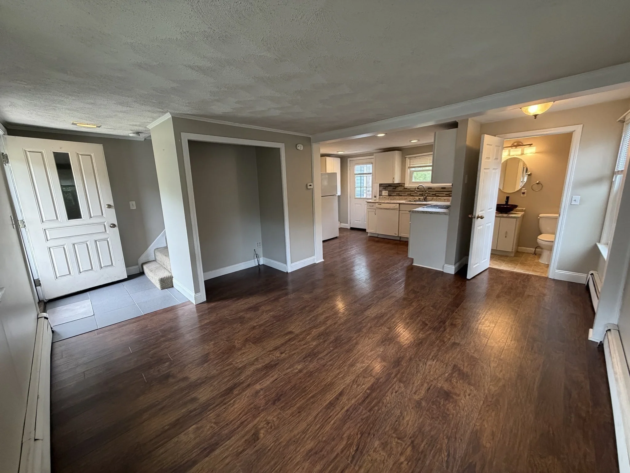 2 bed, 1 bath apartment for rent at 1161 Oakhill Ave Unit B, Attleboro — photo 2 of 19