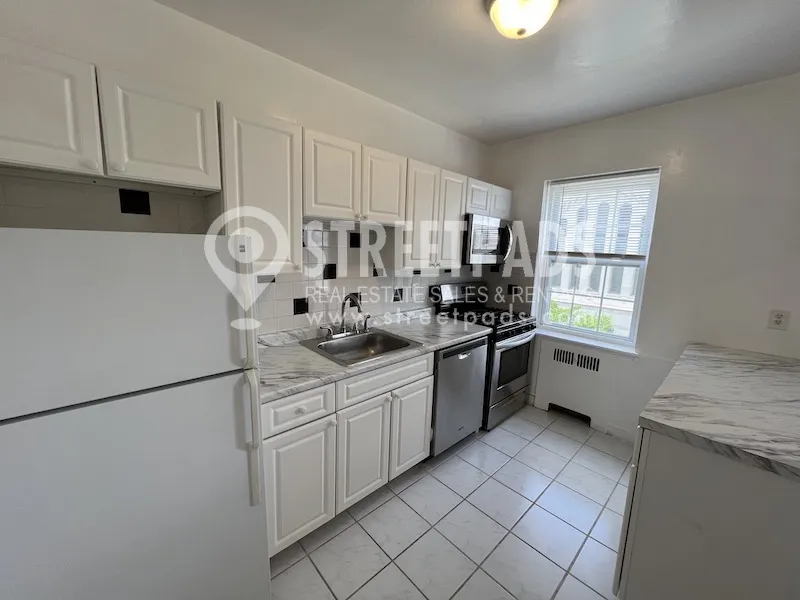 2 bed, 2 bath apartment for rent at 1163 Beacon St Unit 7, Longwood — photo 3 of 52