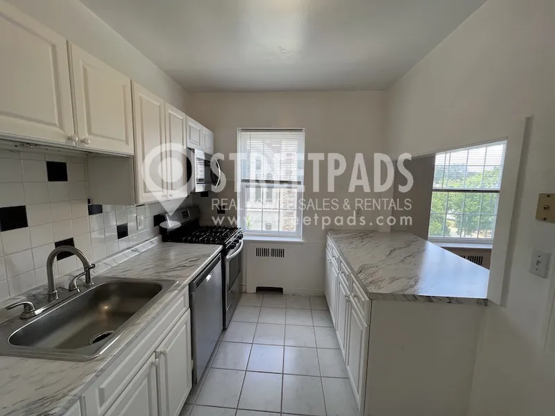 2 bed, 2 bath apartment for rent at 1163 Beacon St Unit 7, Longwood — photo 4 of 52