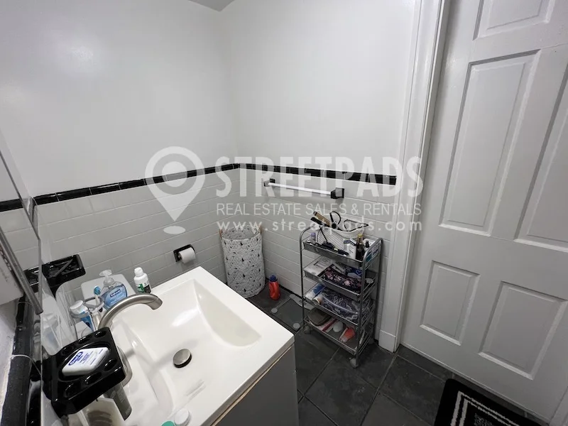 Studio bed, 1 bath apartment for rent at 1163 Beacon St Unit C2, Longwood — photo 12 of 17