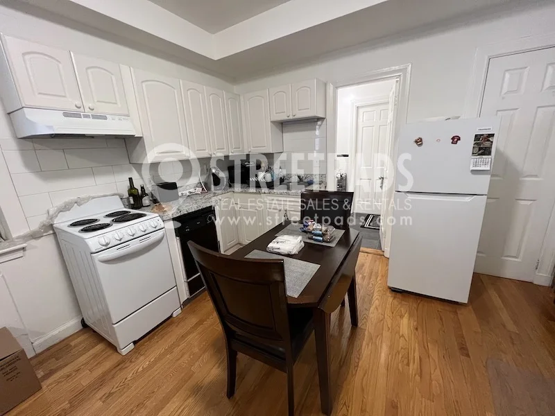 Studio bed, 1 bath apartment for rent at 1163 Beacon St Unit C2, Longwood — photo 1 of 17