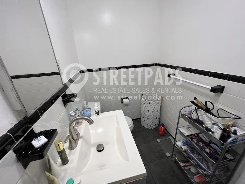 Studio bed, 1 bath apartment for rent at 1163 Beacon St Unit C2, Longwood — photo 13 of 17