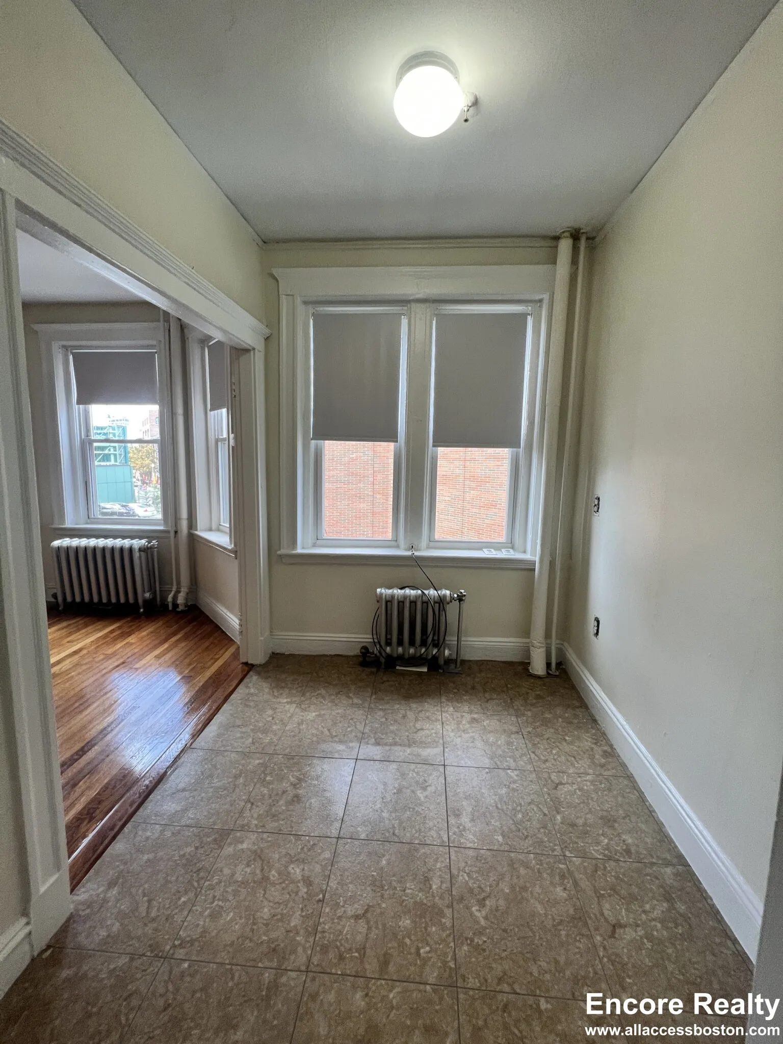 Studio bed, 1 bath apartment for rent at 1163 Boylston St Unit 3, Fenway — photo 4 of 7