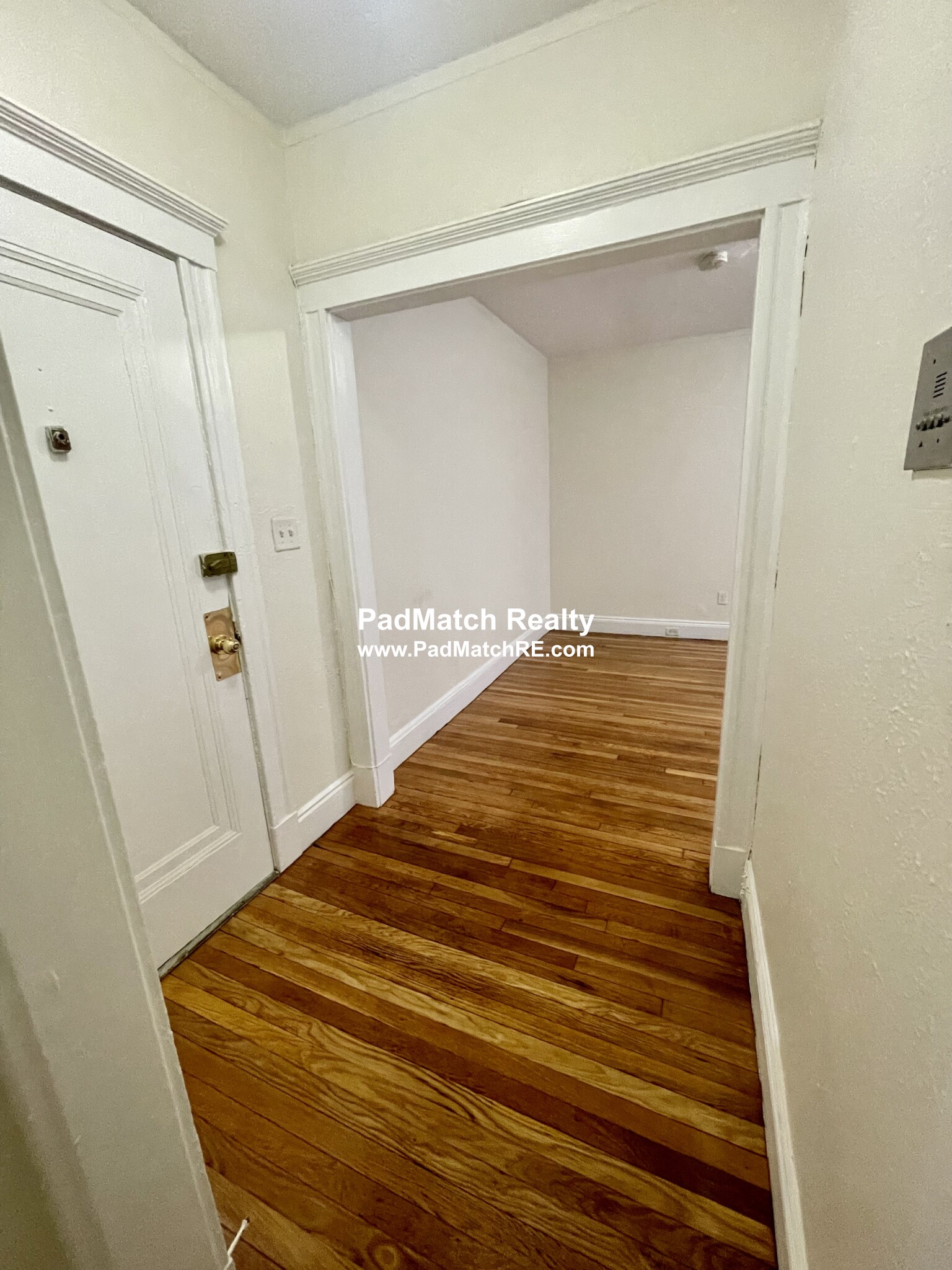 Studio bed, 1 bath apartment for rent at 1163 Boylston St Unit 9, Fenway — photo 4 of 10