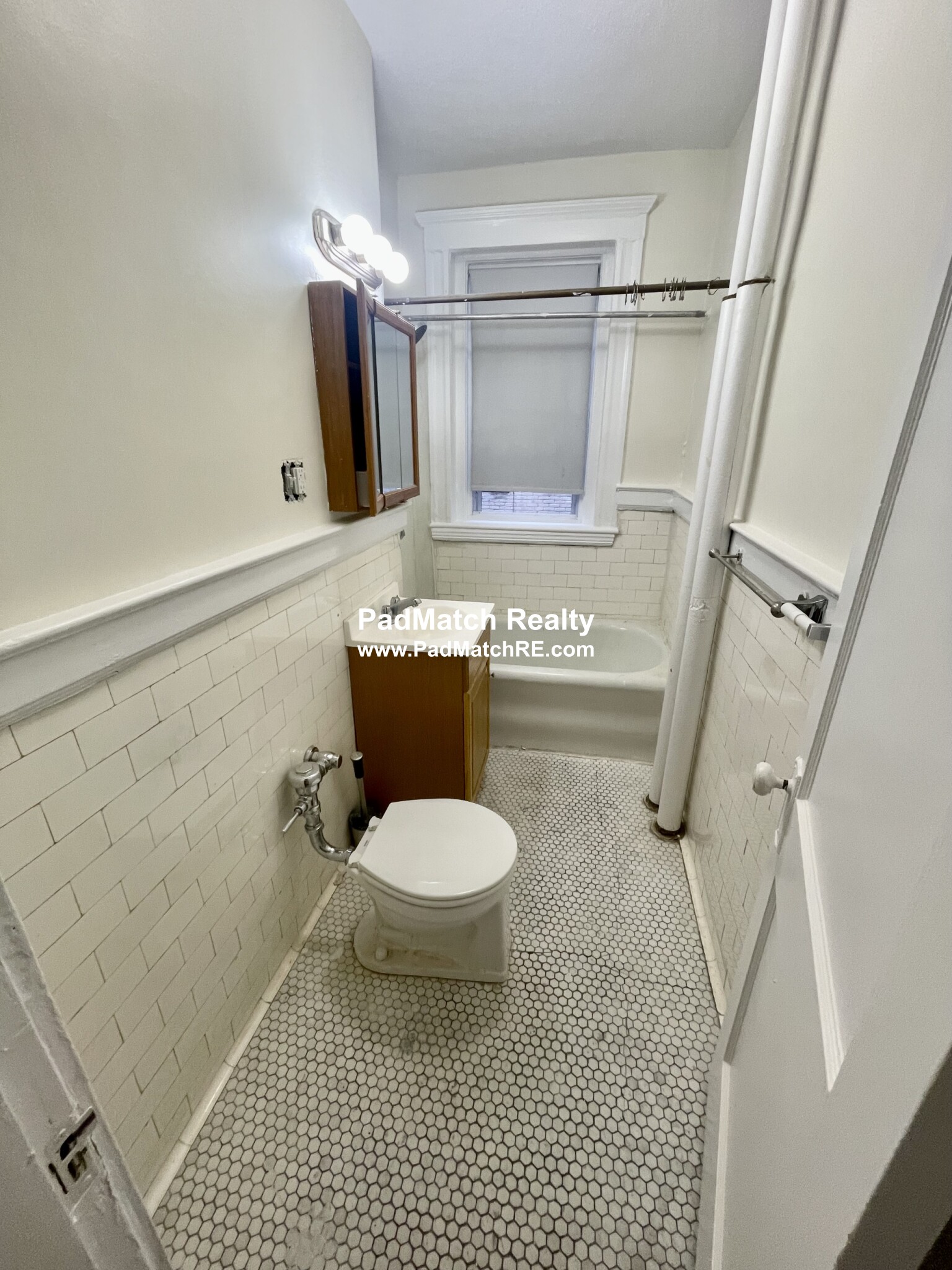 Studio bed, 1 bath apartment for rent at 1163 Boylston St Unit 9, Fenway — photo 6 of 10