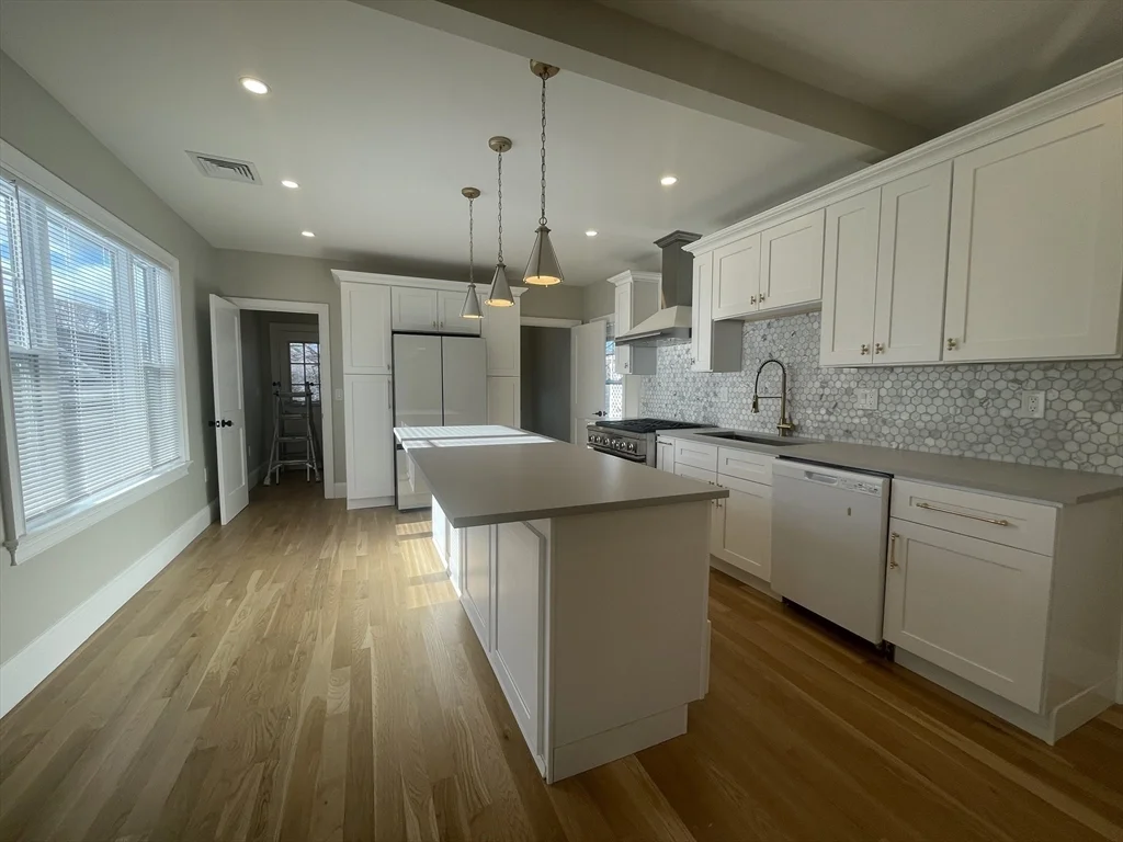 3 bed, 2 bath apartment for rent at 1166 Fellsway Unit 2, Malden — photo 2 of 19