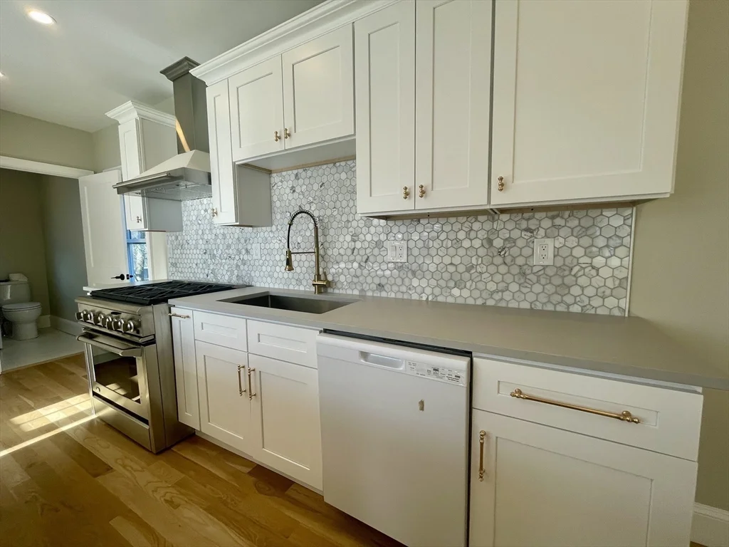 3 bed, 2 bath apartment for rent at 1166 Fellsway Unit 2, Malden — photo 4 of 19
