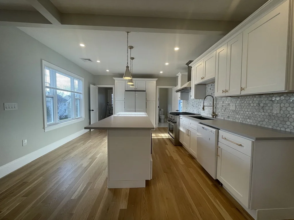 3 bed, 2 bath apartment for rent at 1166 Fellsway Unit 2, Malden — photo 3 of 19