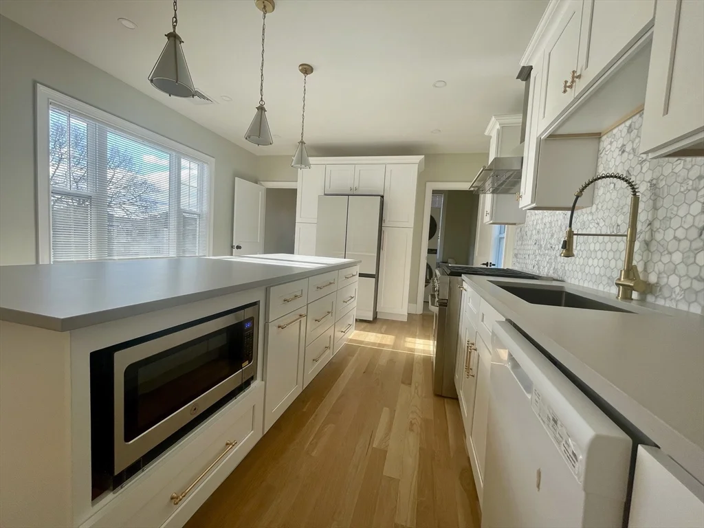 3 bed, 2 bath apartment for rent at 1166 Fellsway Unit 2, Malden — photo 5 of 19