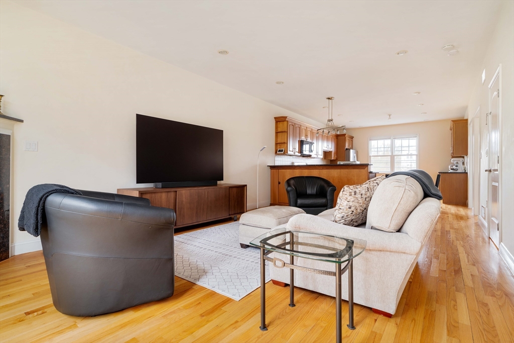 4 bed, 3 bath apartment for rent at 117-1 Florence St Unit 0, Chestnut Hill — photo 4 of 17