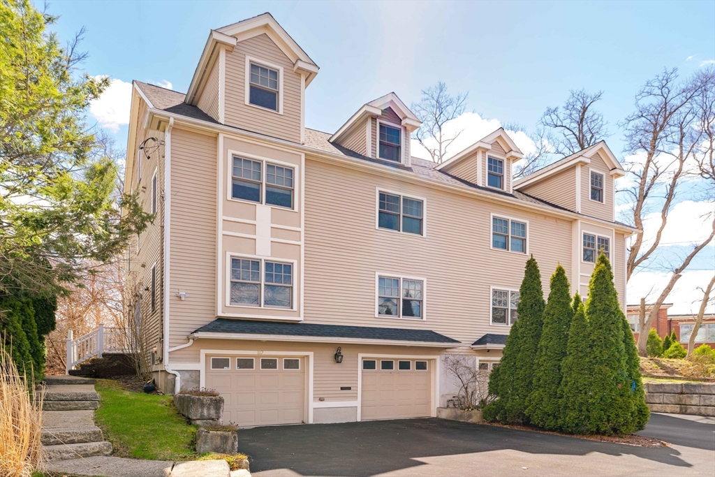 4 bed, 3 bath apartment for rent at 117-1 Florence St Unit 0, Chestnut Hill — photo 1 of 17