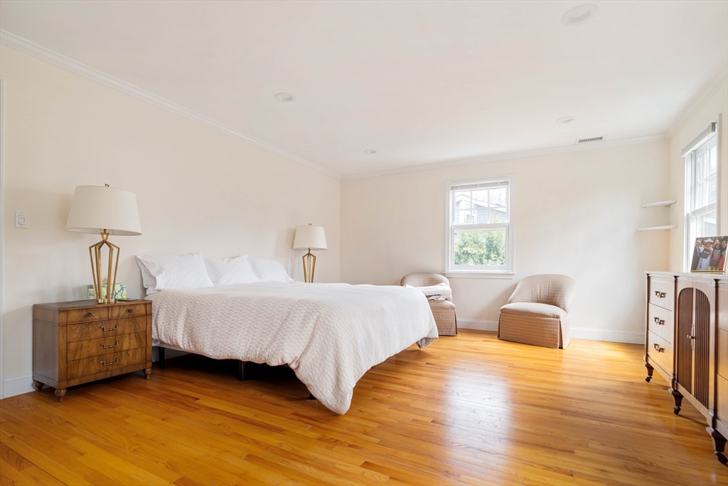 4 bed, 3 bath apartment for rent at 117-1 Florence St Unit 0, Chestnut Hill — photo 13 of 17