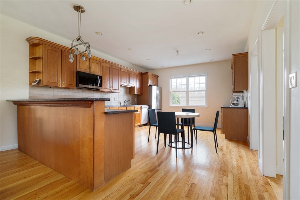 4 bed, 3 bath apartment for rent at 117-1 Florence St Unit 0, Chestnut Hill — photo 5 of 17