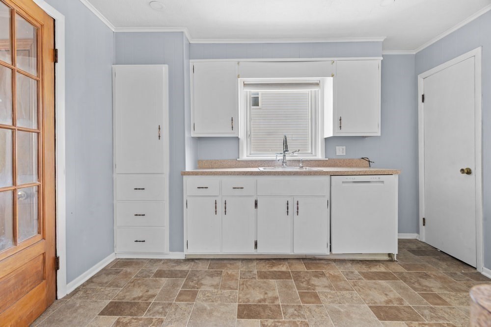3 bed, 1 bath apartment for rent at 117 2nd St, Medford — photo 9 of 20