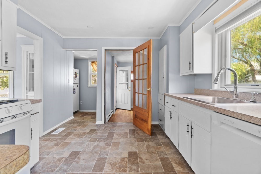 3 bed, 1 bath apartment for rent at 117 2nd St, Medford — photo 11 of 20