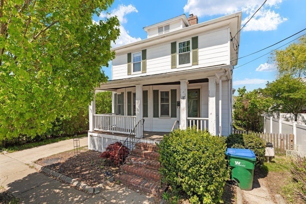 3 bed, 1 bath apartment for rent at 117 2nd St, Medford — photo 1 of 20