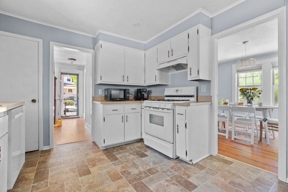 3 bed, 1 bath apartment for rent at 117 2nd St, Medford — photo 10 of 20