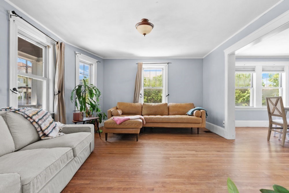 3 bed, 1 bath apartment for rent at 117 2nd St, Medford — photo 3 of 20