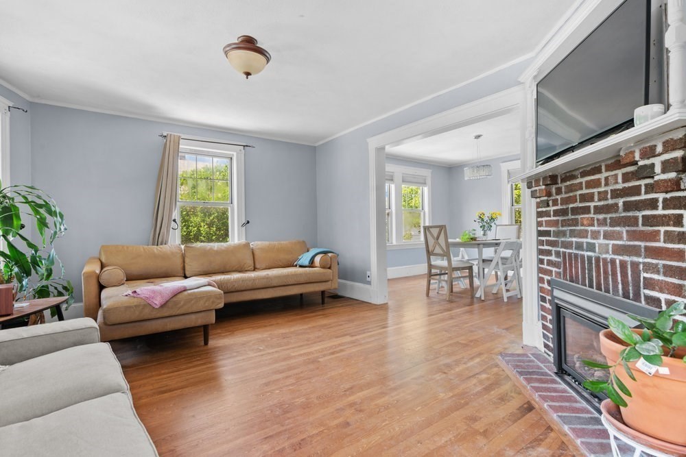 3 bed, 1 bath apartment for rent at 117 2nd St, Medford — photo 4 of 20