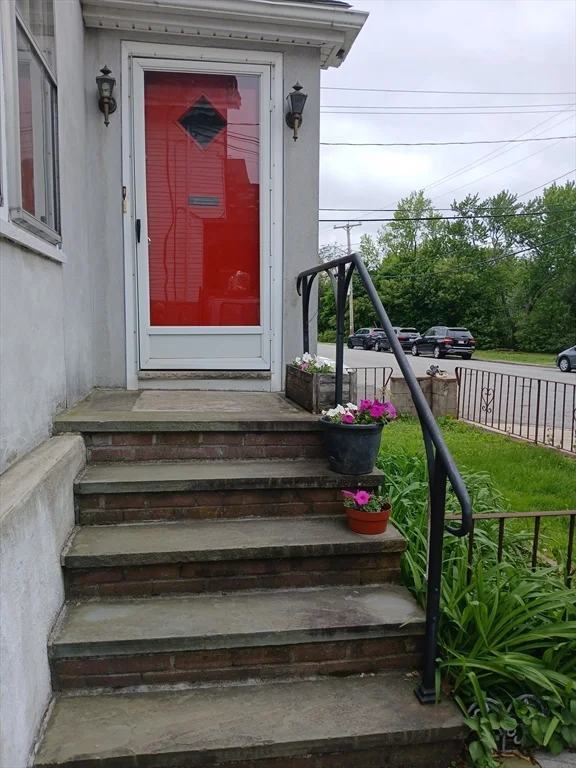 1 bed, 1 bath apartment for rent at 117 Auburn St Unit 1, Medford — photo 2 of 20