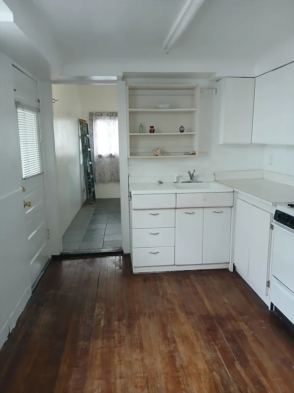 1 bed, 1 bath apartment for rent at 117 Auburn St Unit 1, Medford — photo 9 of 20