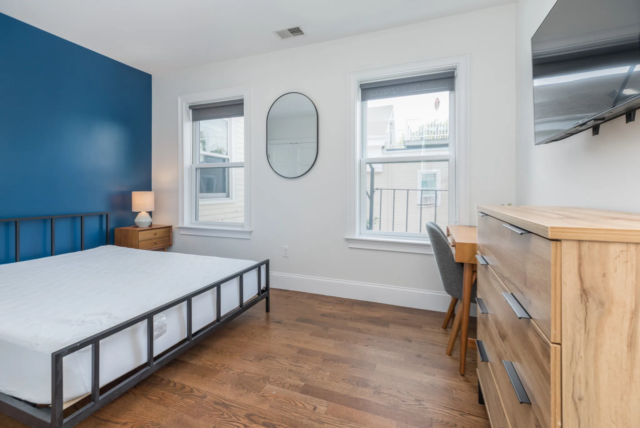 4 bed, 4+ bath apartment for rent at 117 Centre St Unit 2, Roxbury — photo 4 of 37