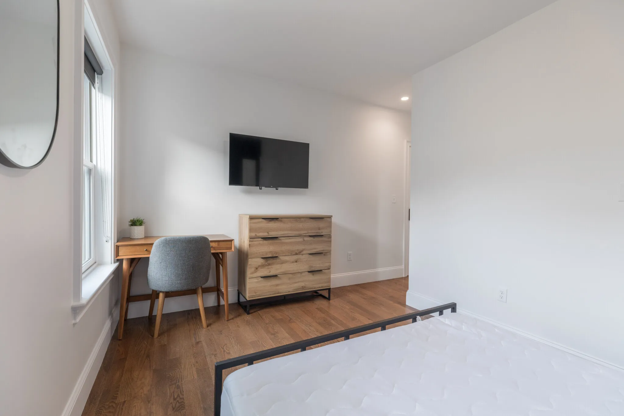 4 bed, 4+ bath apartment for rent at 117 Centre St Unit 2, Roxbury — photo 6 of 37
