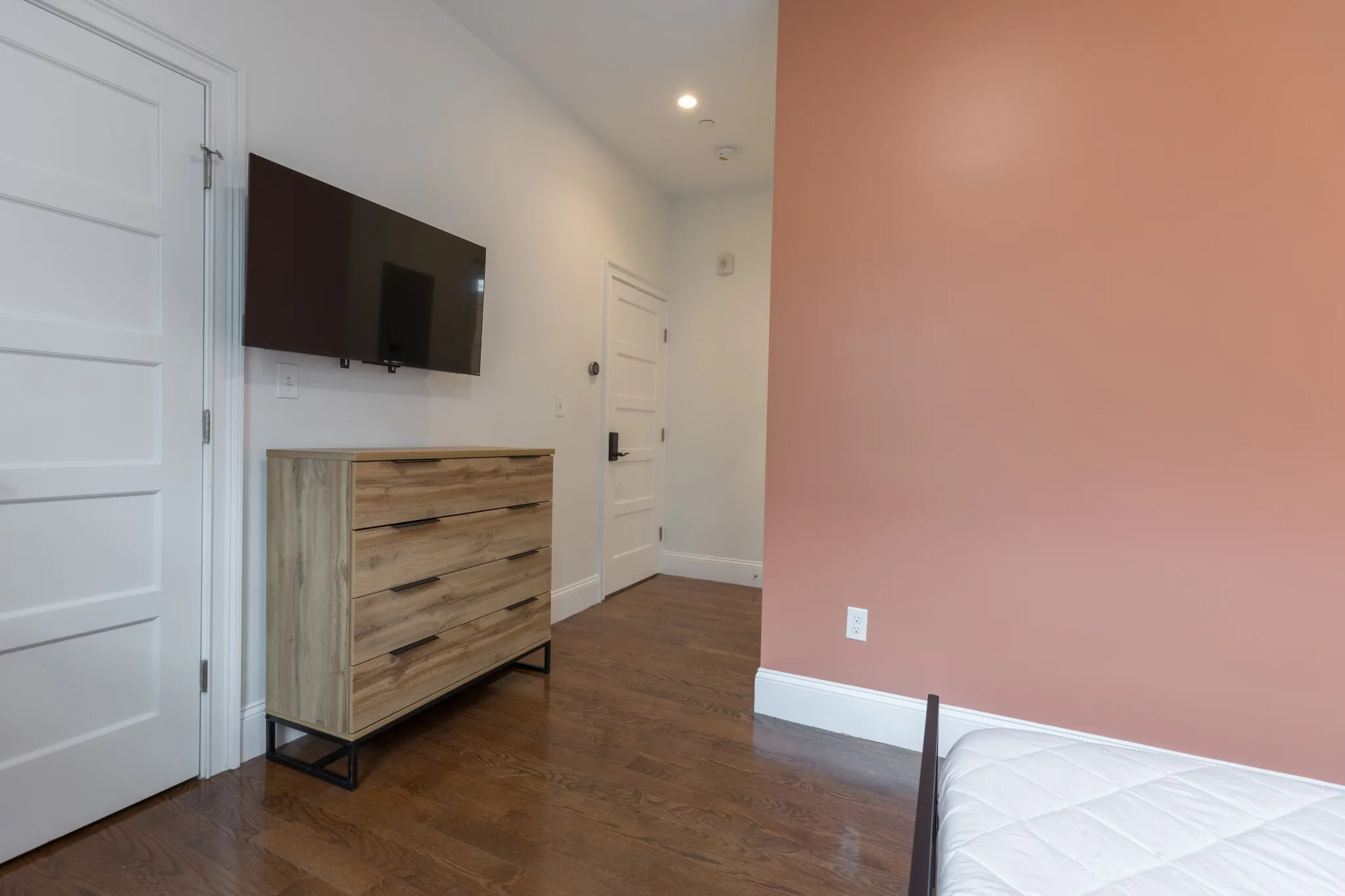 4 bed, 4+ bath apartment for rent at 117 Centre St Unit 2, Roxbury — photo 22 of 37