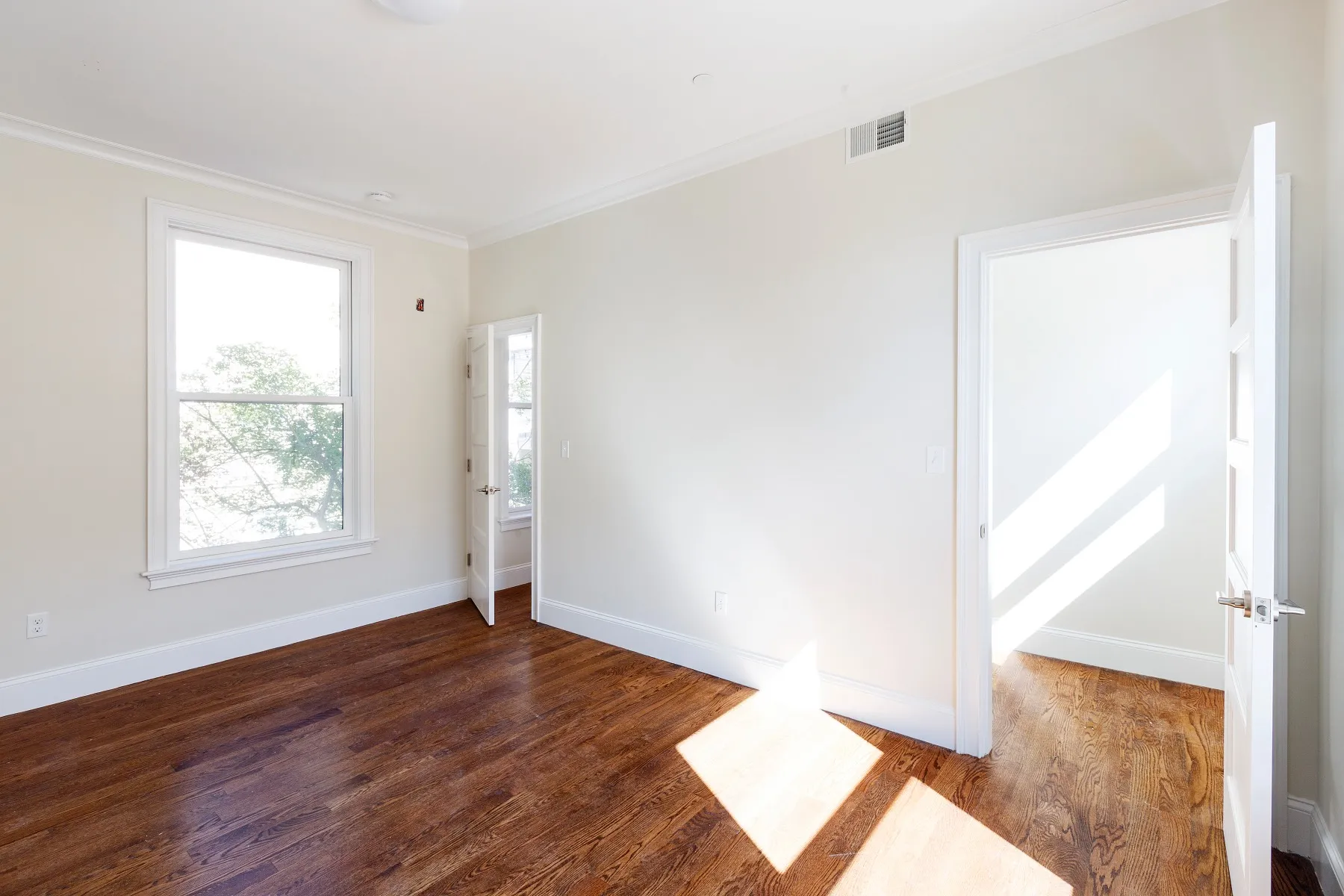 4 bed, 4+ bath apartment for rent at 117 Centre St Unit 2, Roxbury — photo 32 of 37