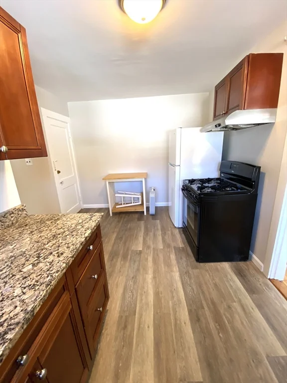 2 bed, 1 bath apartment for rent at 117 Fayette Unit 3, Quincy — photo 6 of 9
