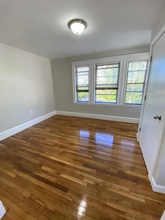 2 bed, 1 bath apartment for rent at 117 Fayette Unit 3, Quincy — photo 2 of 9