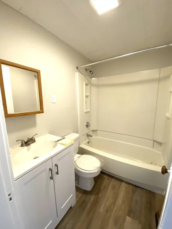 2 bed, 1 bath apartment for rent at 117 Fayette Unit 3, Quincy — photo 4 of 9