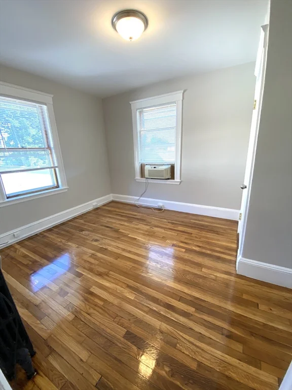 2 bed, 1 bath apartment for rent at 117 Fayette Unit 3, Quincy — photo 3 of 9