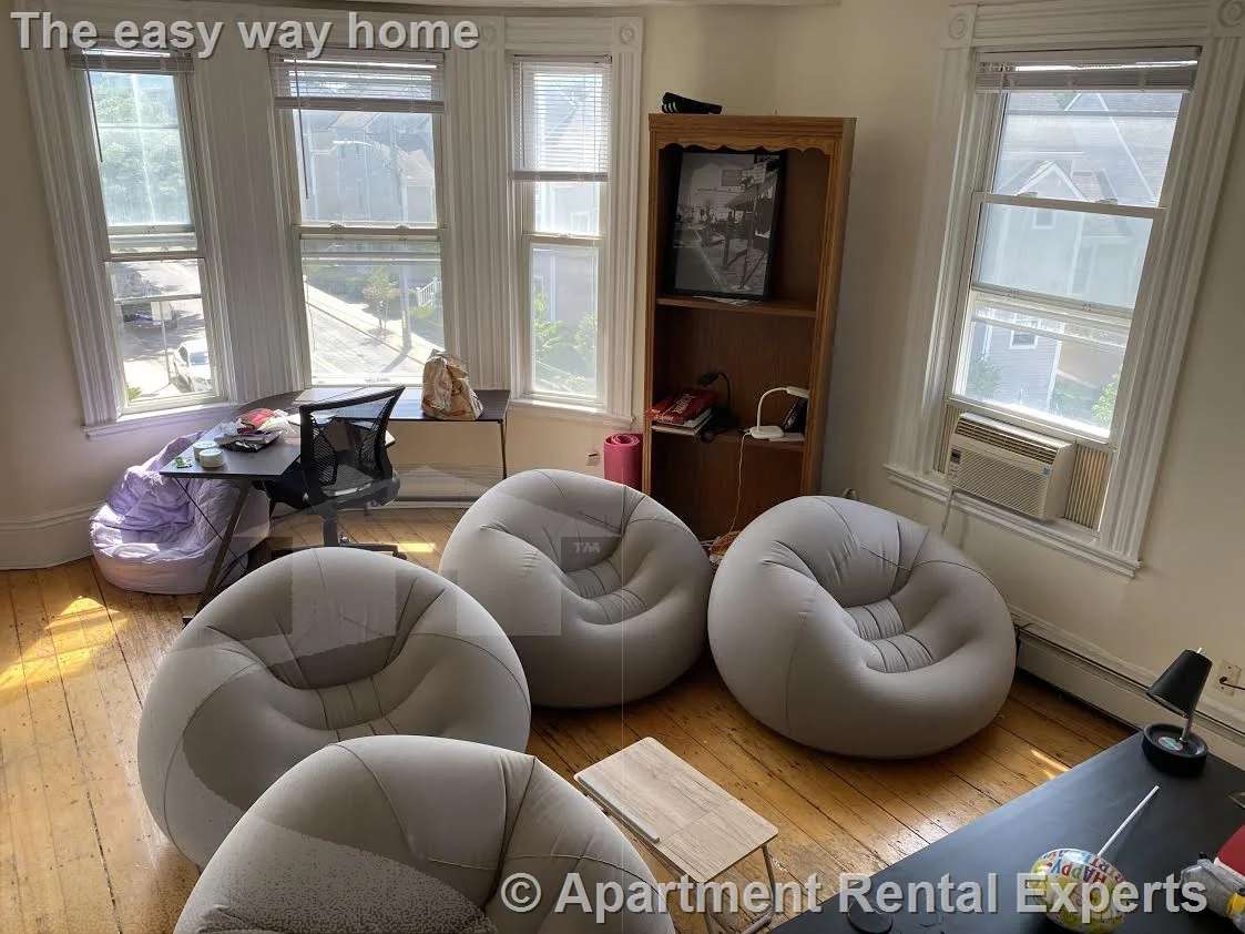 4 bed, 2 bath apartment for rent at 117 Hampshire St Unit 2, Wellington-Harrington — photo 2 of 10