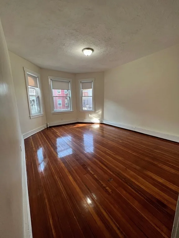 4 bed, 1 bath apartment for rent at 117 Harrishof Unit 3, Roxbury — photo 5 of 9