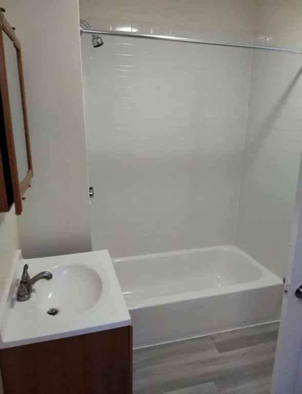 4 bed, 1 bath apartment for rent at 117 Harrishof Unit 3, Roxbury — photo 9 of 9