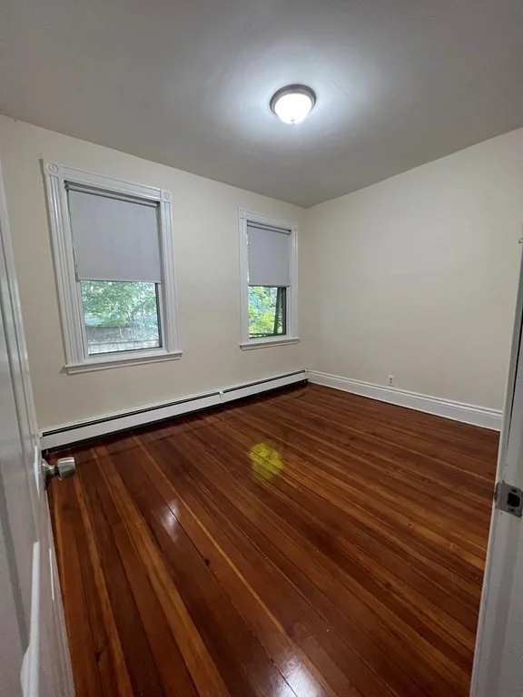 4 bed, 1 bath apartment for rent at 117 Harrishof Unit 3, Roxbury — photo 2 of 9