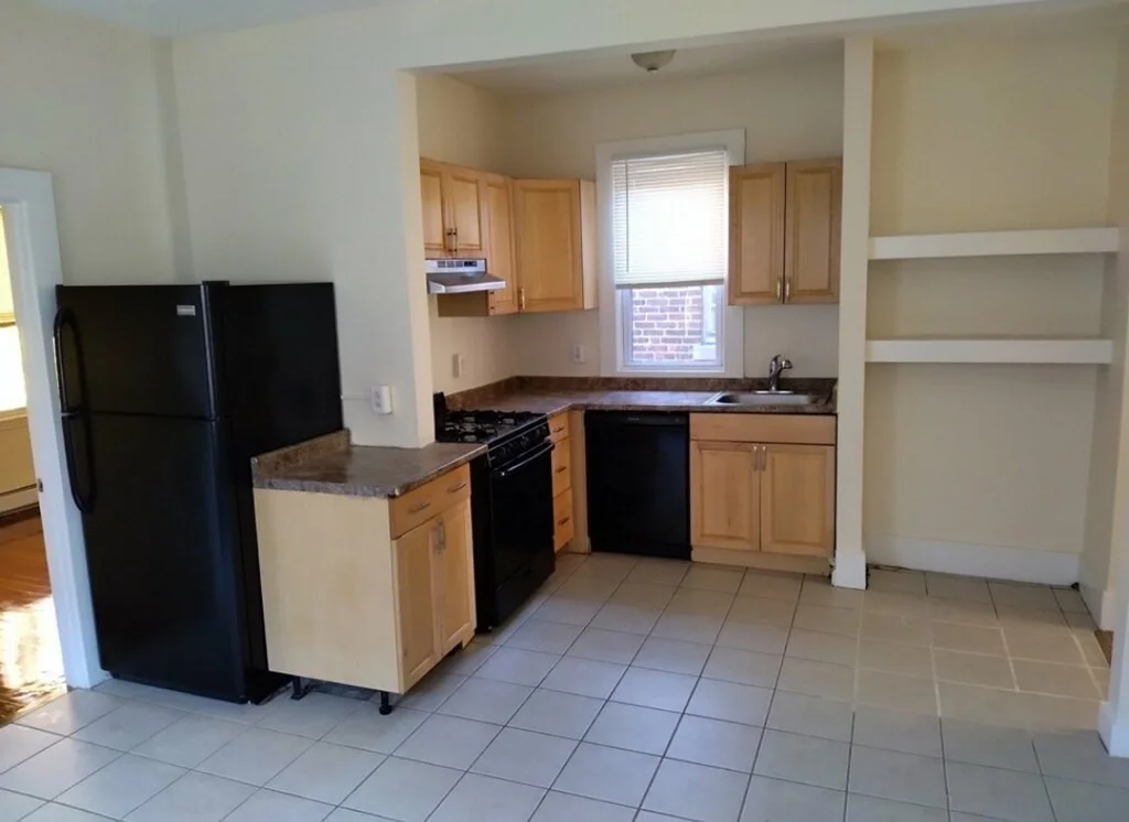 4 bed, 1 bath apartment for rent at 117 Harrishof Unit 3, Roxbury