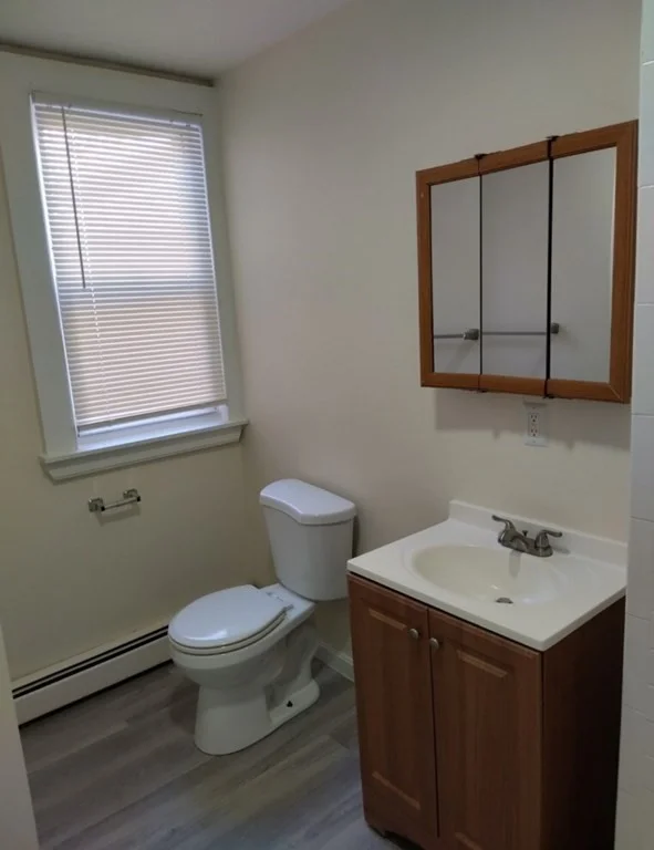 4 bed, 1 bath apartment for rent at 117 Harrishof Unit 3, Roxbury — photo 8 of 9