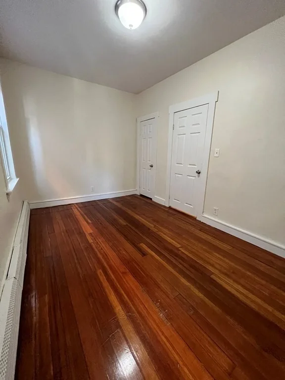 4 bed, 1 bath apartment for rent at 117 Harrishof Unit 3, Roxbury — photo 6 of 9