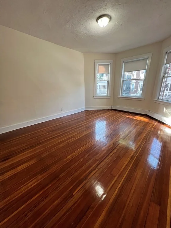 4 bed, 1 bath apartment for rent at 117 Harrishof Unit 3, Roxbury — photo 4 of 9
