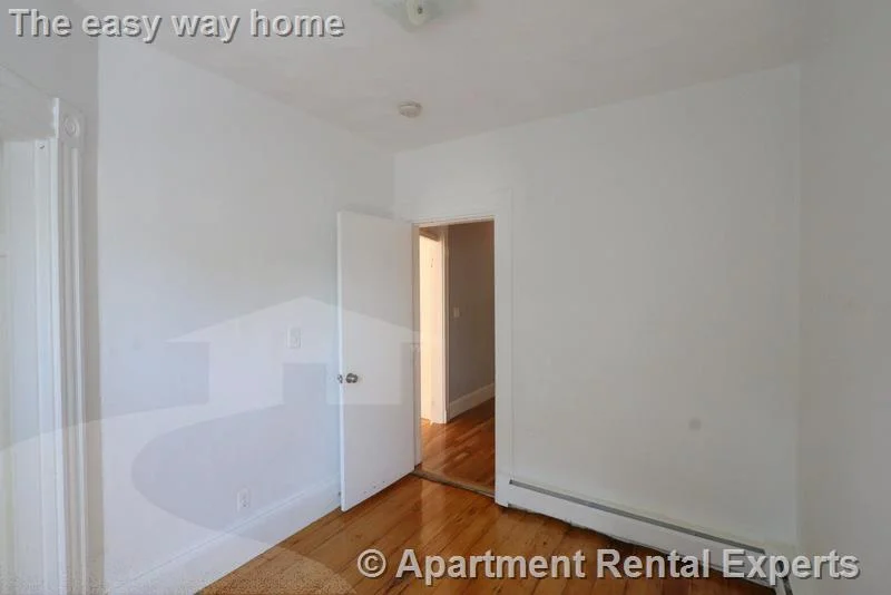 3 bed, 1 bath apartment for rent at 117 Harvard St Unit 3, Kendall Square — photo 5 of 16