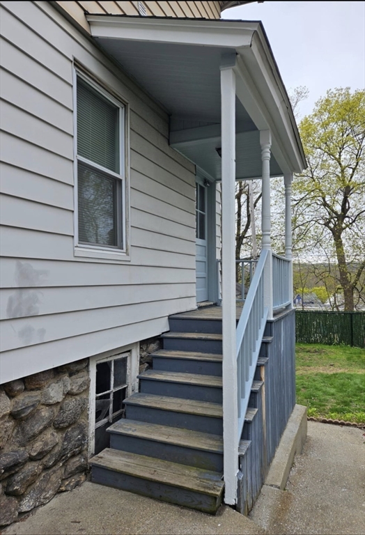 3 bed, 1 bath apartment for rent at 117 Illinois St Unit 2, Worcester — photo 3 of 36